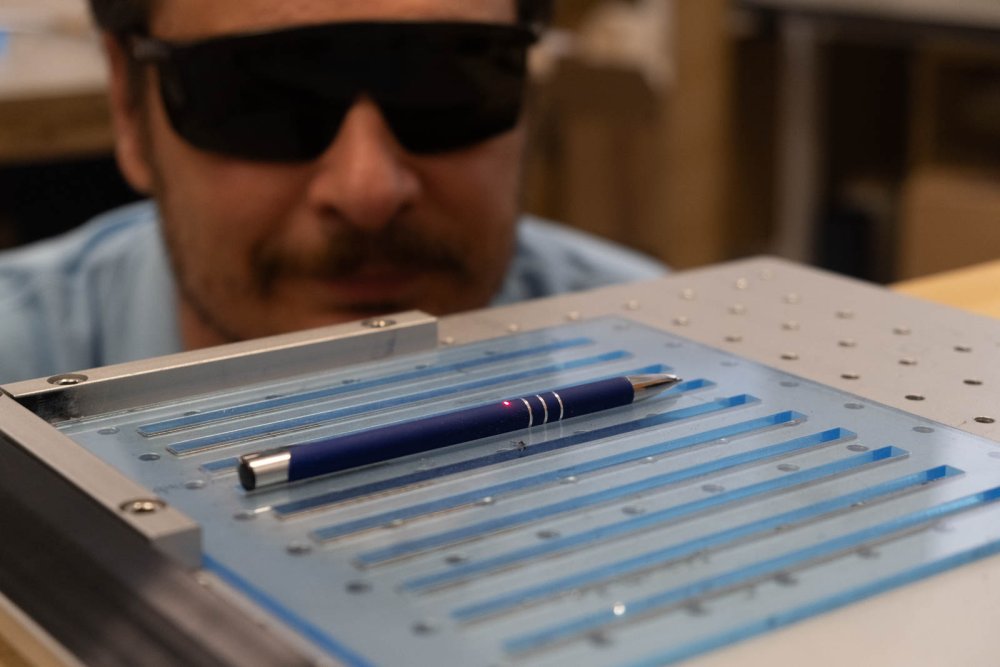 Gravírovanie hliníkového pera