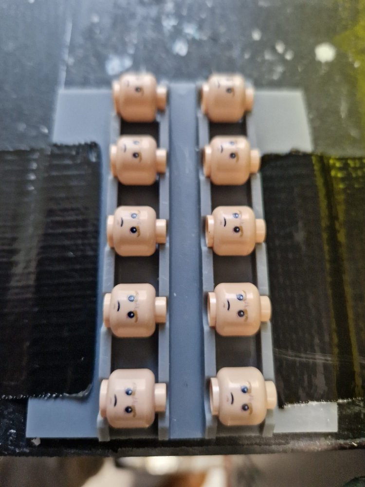 uv potlač hláv postavičiek