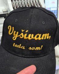 Vyšívaná čiapka na mieru v Bratislave - bkstudio.sk
