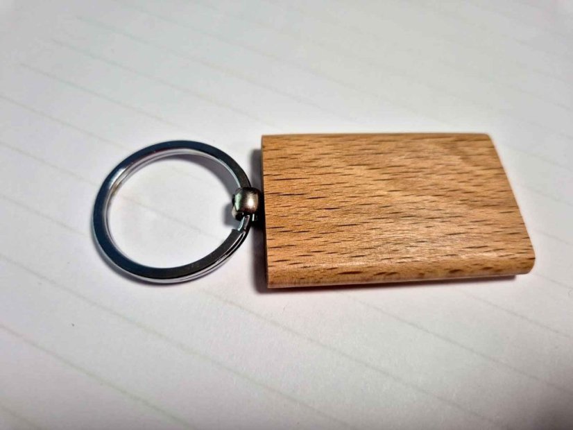 Drevená kľúčenka