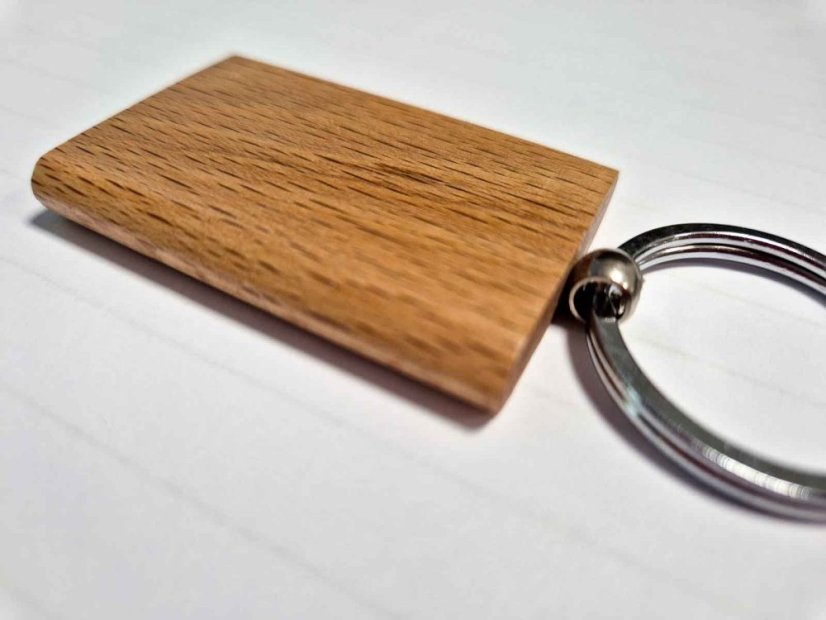 Drevená kľúčenka