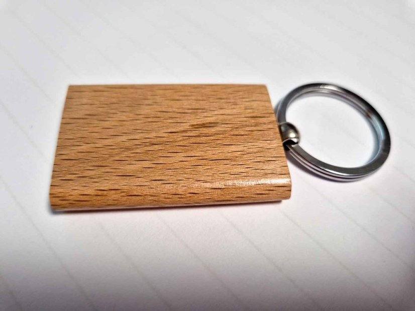 Drevená kľúčenka
