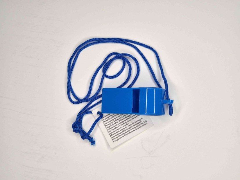 Plastová píšťalka so šnúrkou Zelená - Farba: Modrá