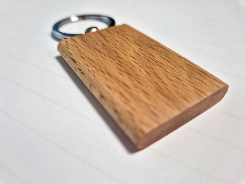 Drevená kľúčenka