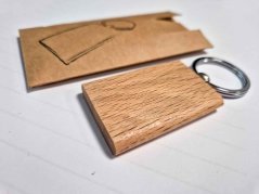 Drevená kľúčenka